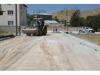 İpekyolu Belediyesi’nden Yol Yapım Çalışması