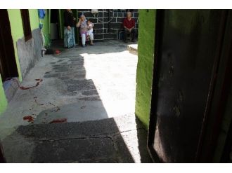 Göçerlerin Çatışmasında Avluda Serinlemek İsteyen Kadın Yaralandı