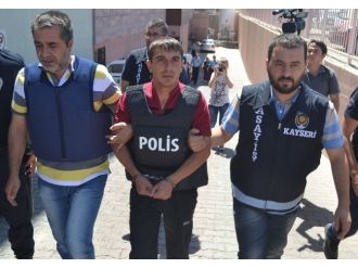Kayseri’de Cinayet Zanlısı Sağlık Kontrolünden Geçirildi