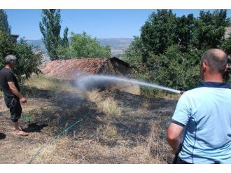 Tokat’ta Ot Yangını Mahalle Sakinlerini Korkuttu
