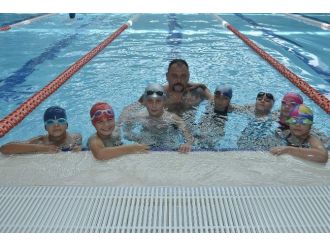 Tepebaşı’nda Su Sporları Eğitimleri Sürüyor