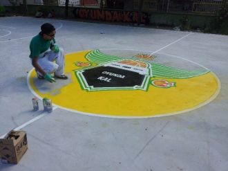 Gönen’deki İlkokulun Basketbol Sahası Yenileniyor