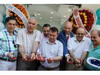 Fatih Optik’in Açılışını Davetliler Yaptı