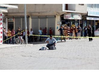 Şüpheli Çantadan Kıyafet Çıktı