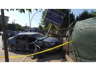 Otomobil İle Kamyon Çarpıştı: 1 Ölü, 1 Yaralı