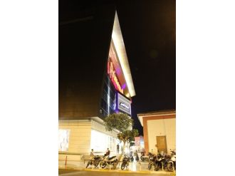 Avm’de Bombalı Saldırı İddiası Emniyeti Harekete Geçirdi