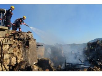 Selendi’de Korkutan Yangın