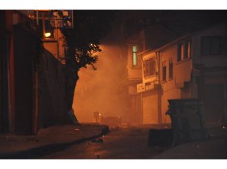 Beyoğlu’nda Ateş Yakarak Yol Kapattılar