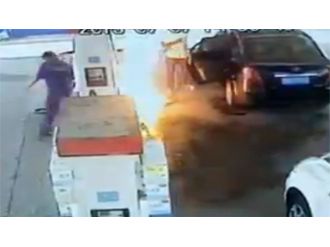 Hem Kendini Hem De Aracını Yaktı