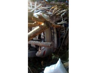 Otomobil Evin İçine Uçtu