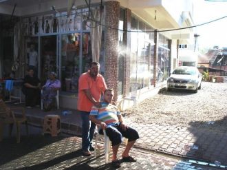 Sarıgöl Esnafından Sıcaklara Pratik Çözüm