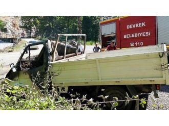 Elektrik Kontağından Çıkan Yangın Kamyoneti Kül Etti