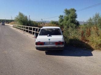 Otomobil Köprüye Çarptı: 1 Yaralı