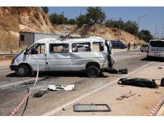 Suriyelileri Taşıyan Minibüs Devrildi: 1 Ölü, 15 Yaralı