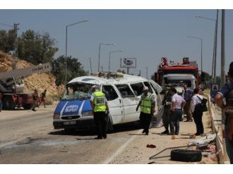 Suriyelileri Taşıyan Minibüs Devrildi: 1 Ölü, 15 Yaralı