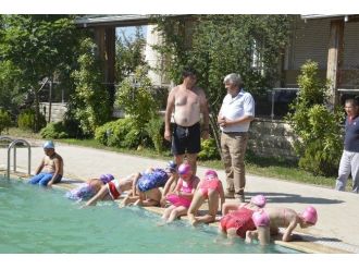 Kapaklı’da Yüzme Kursu Tüm Hızıyla Devam Ediyor