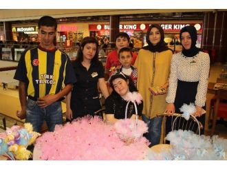 Zihinsel Engelli Öğrencilerden Elişi Sergisi