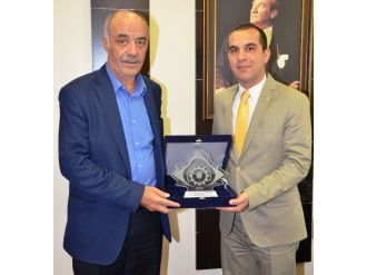 Başkan Yücelik’ten, Kaymakam Taşolar’a Plaket