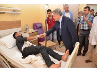 Vali Kahraman, Trafik Kazasında Yaralananları Ziyaret Etti