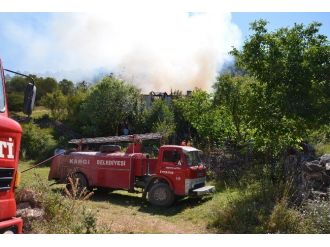 Kargı’da Yangın: 2 Katlı Ahşap Ev Kül Oldu