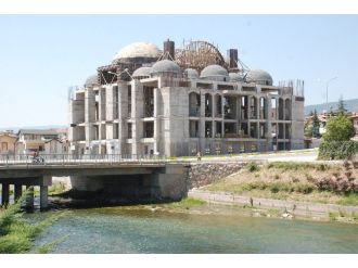 Yeşilırmak Kenarında Tokat’ın En Büyük Camisi Yükseliyor