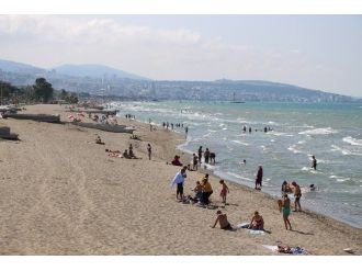 Vatandaşlar Denize Akın Etti