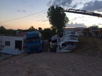 Şarampole Devrilen Tır Bakım Esnasında Yandı