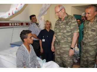 Ordu Komutanı Sınırda Yaralanan Askerleri Ziyaret Etti
