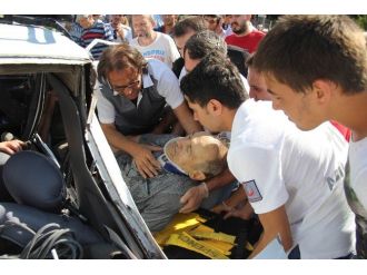 Kamyon İle Otomobil Çarpıştı: 2 Yaralı