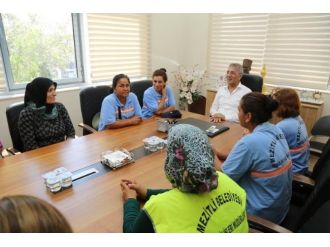 Mezitli Sokaklarında Kadın Eli