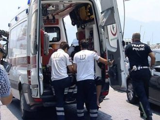 Ani Dönüş Yapan Araç Polise Çarptı