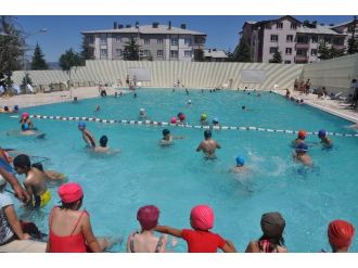 Seydişehir’de Yüzme Havuzuna Yoğun İlgi
