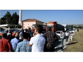 (Özel Haber) Çorum’da Elektrikleri Kesilen Köylüler Karayolunu Ulaşıma Kapattı