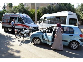 Motosiklet İle Otomobil Çarpıştı: 2 Yaralı