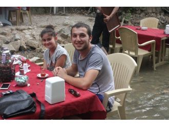 Sıcaktan Bunalan Bursalılar Çaylarını Derenin İçinde İçiyorlar