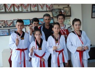 Didimli Tekvandocular Madalyaları Topladı