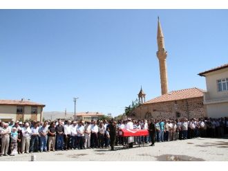 Sahilde Cesedi Bulunan Askerin Cenazesi Toprağa Verildi