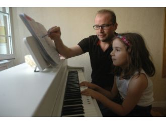 Vanlı Çocuklar Enstrüman Öğreniyor