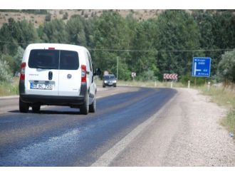 Tokat’ta Sıcak Hava Asfaltı Eritti