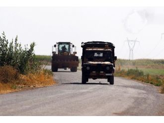 Sınıra İş Makinelerinin Sevkiyatı Devam Ediyor