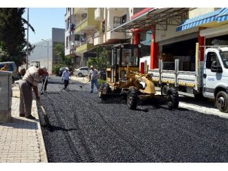 Akdeniz Belediyesi’nin Asfalt Çalışmaları Sürüyor
