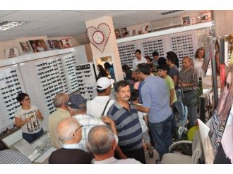 Açılışa Özel Yüzde 80 İndirim Olunca İzdiham Oldu