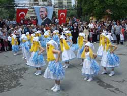 Bafrada 4. Okul Öncesi Yaz Şenliği