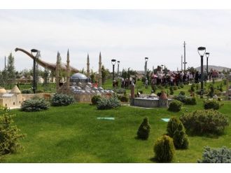 80 Binde Devr-i Alem Parkı’na Yoğun İlgi