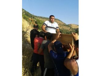 Ayağı Burkulan Vatandaşı Tabutla Taşıdılar