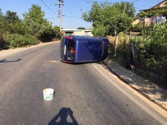 Viraja Hızla Giren Araç Takla Attı: İki Yaralı