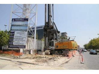 Kocaeli Valiliği Önünde Yaya Köprüsü Çalışmaları Başladı