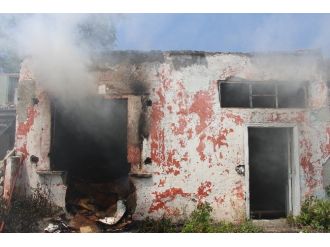 Metruk Evde Yangın Çıktı