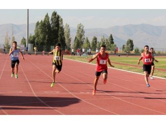 Erzurum 1. Sprint Ve Bayrak Yarışları Rekorlarla Başladı