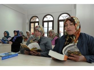 İzmit’te Çocuklara Kitap Okumayı Anne Babaları Sevdirecek
